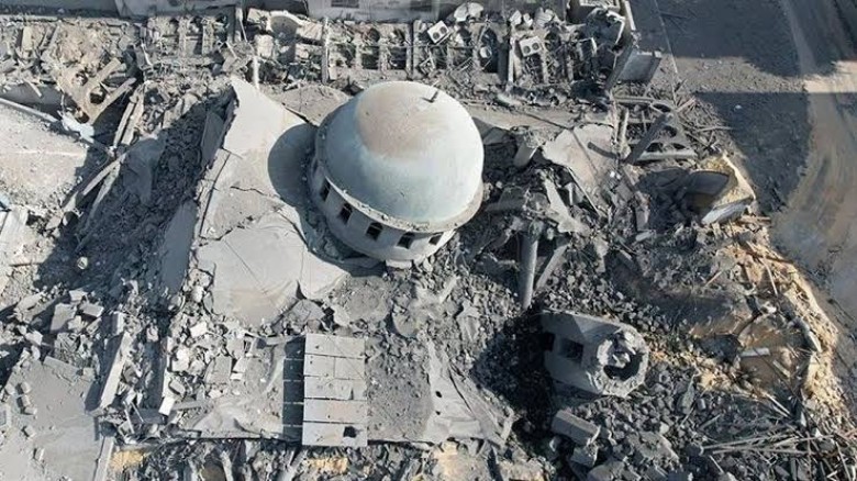 ইসরায়েলি হামলায় বিধ্বস্ত গাজার একটি মসজিদ ভবন। ছবি: সংগৃহীত