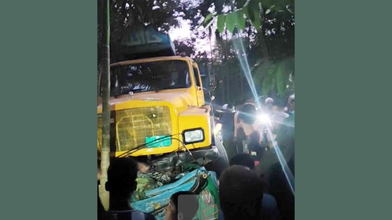 চৌদ্দগ্রামে নিয়ন্ত্রণ হারিয়ে ইজিবাইক-অটোরিকশায় ট্রাকের ধাক্কা, নিহত ৩