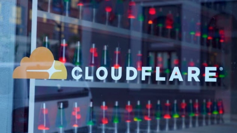 ক্লাউডফ্লেয়ারে বিভ্রাট: বিশ্বজুড়ে বিভিন