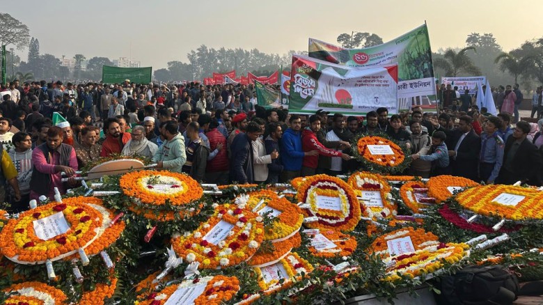 জাতীয় স্মৃতিসৌধে শ্রদ্ধা জানিয়েছেন সর্বস্তরের মানুষ। ছবি - সংগৃহীত