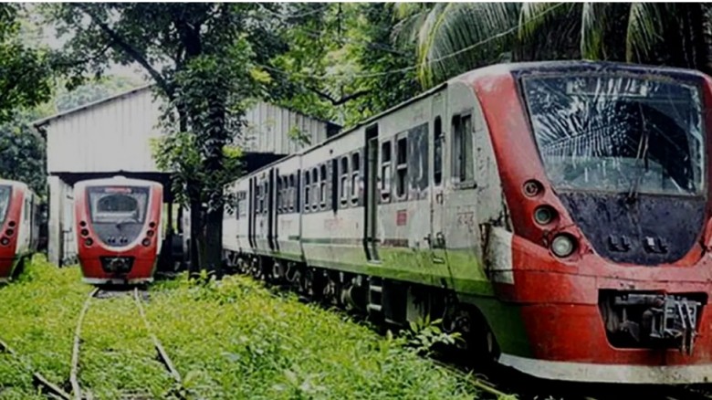 বন্ধ ১৮ জোড়া ট্রেন; ভোগান্তিতে কুমিল্লা-