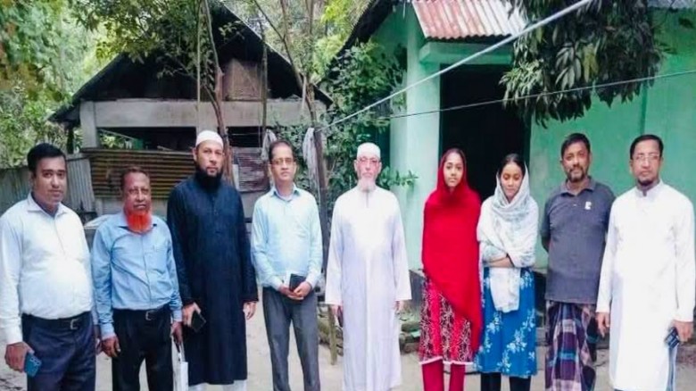শিক্ষার্থীদের স্কুলমুখী করতে বাড়ি বাড়ি