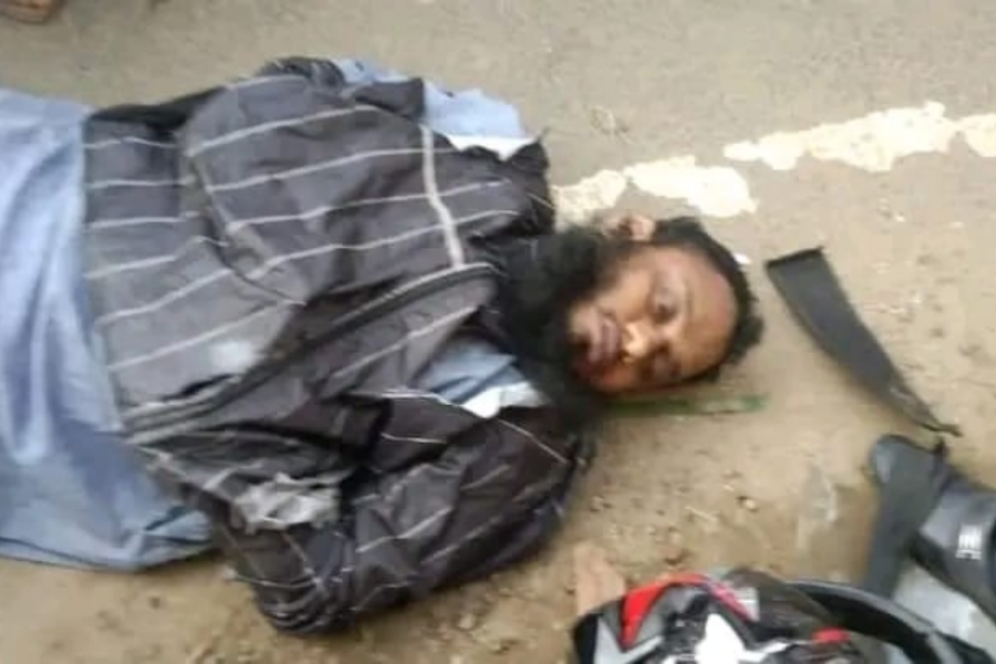 জুমার নামাজ শেষে বাইকে ফিরছিলেন বাবা-ছেলে, ট্রাক চাপায় গেল প্রাণ